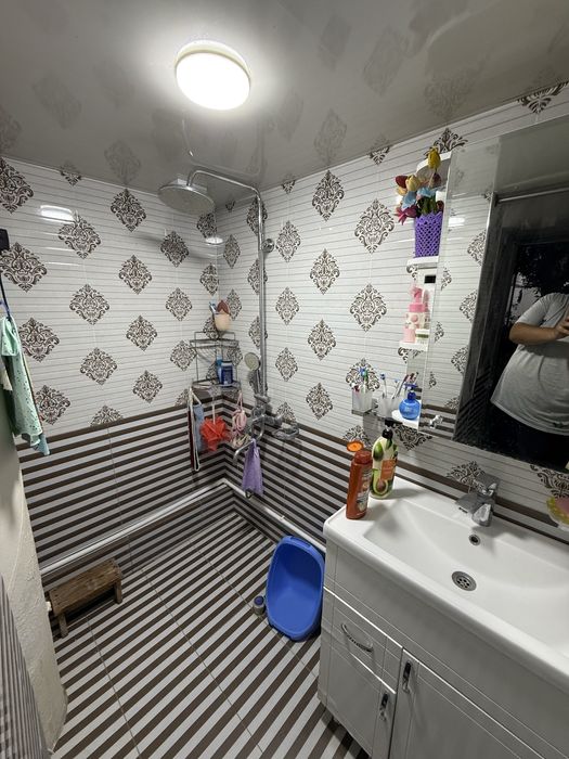 Қозирабод махаллада 1,85 сотихли ховли сотилади