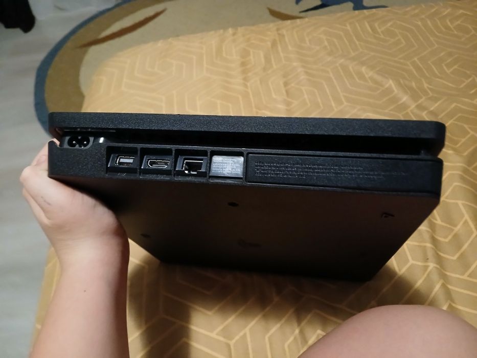 Vând ps4 detalii in privat livrez doar in iasi