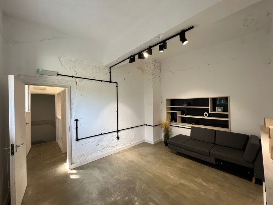 Hală / Atelier / spațiu comercial 500 mp cu birouri  – Hunedoara