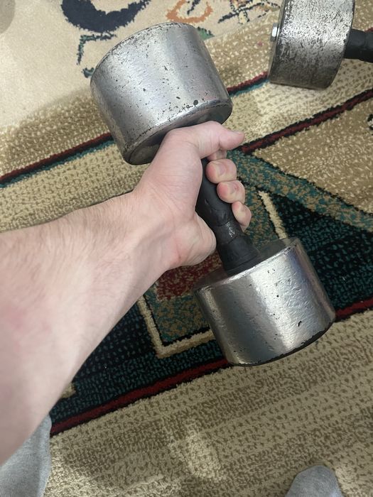 Продам гантели 9 или 6 кг