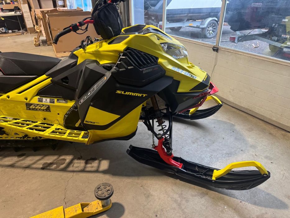 Snowmobil Ski doo summit 850 2021