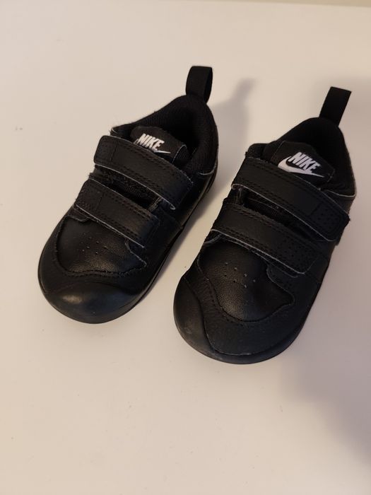Adidași negri Nike