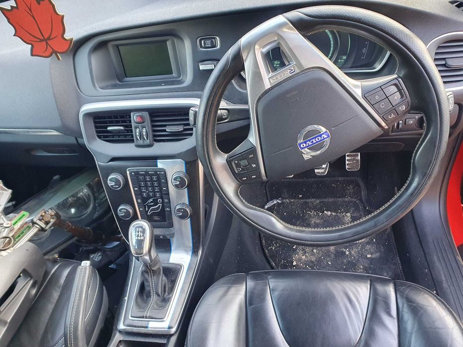 Dezmembrez  Volvo V40 R-Design D3 2.0 d 2013