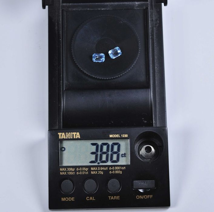 Естествени топази 3.88 карата