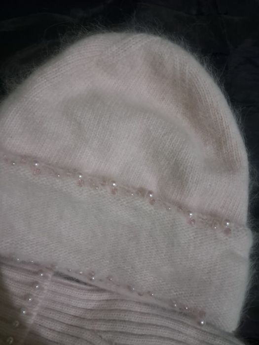 Нежно розовый красивый шапка