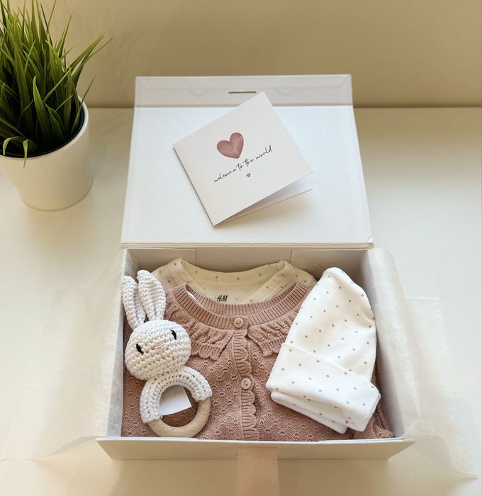 Подаръчни кутии и гардеробчета за новородени