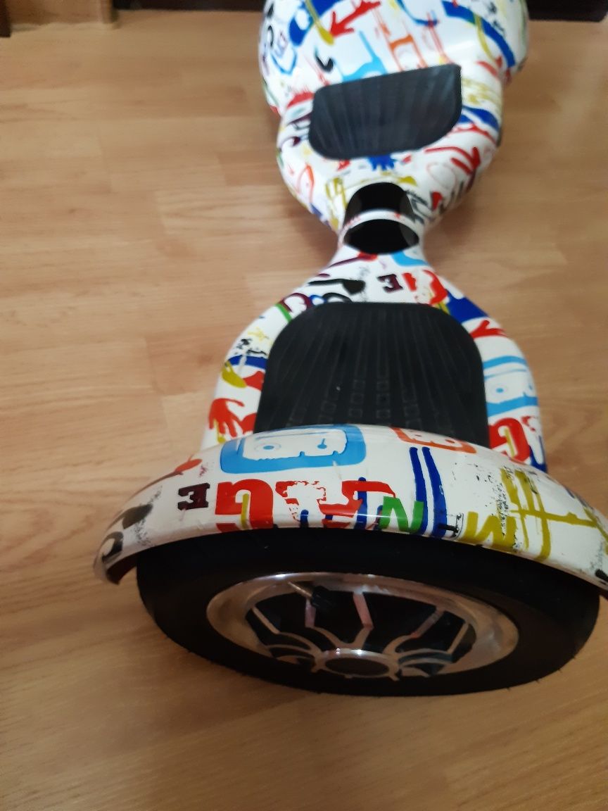 Vând set hoverboard cu scaun Smart Balance,are încărcător și geantă.