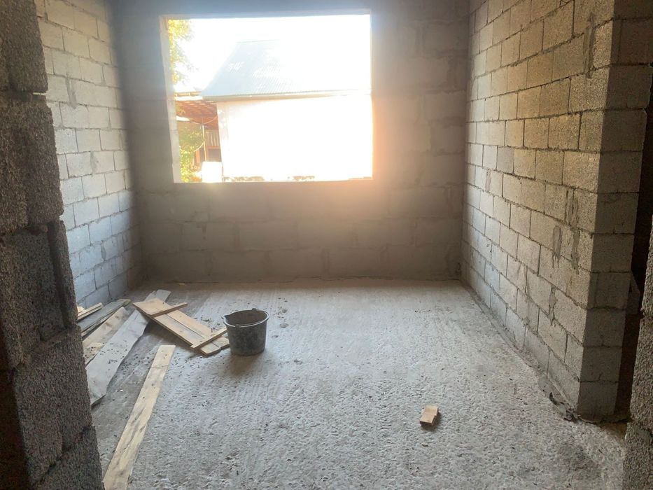 Продам дом  недостроенный