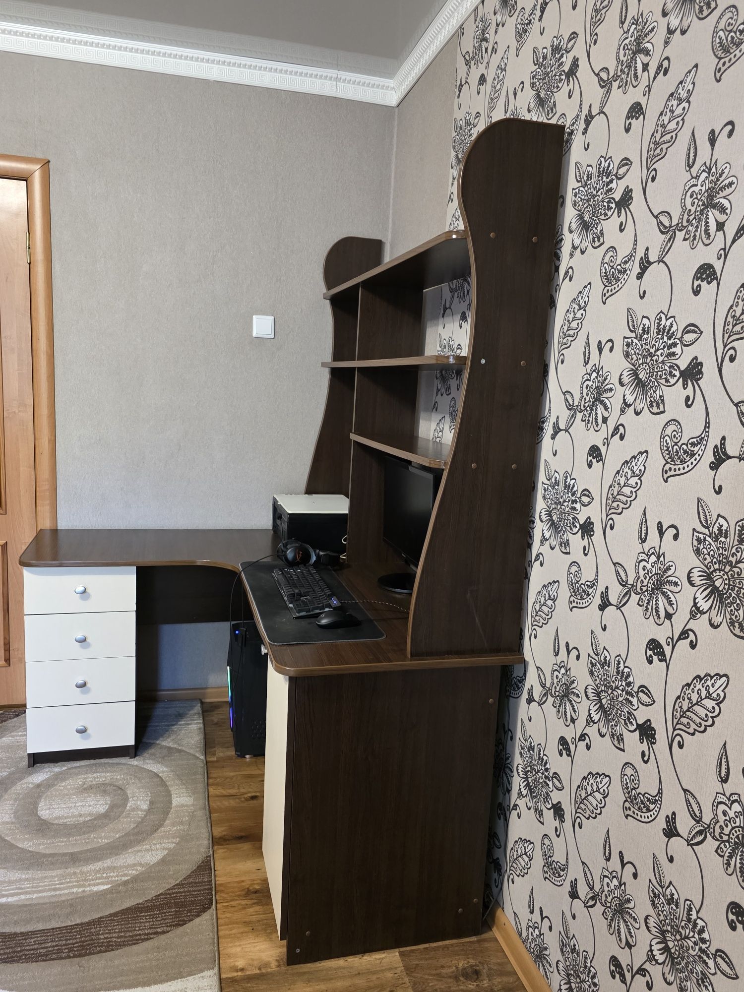 Стол компьютерный