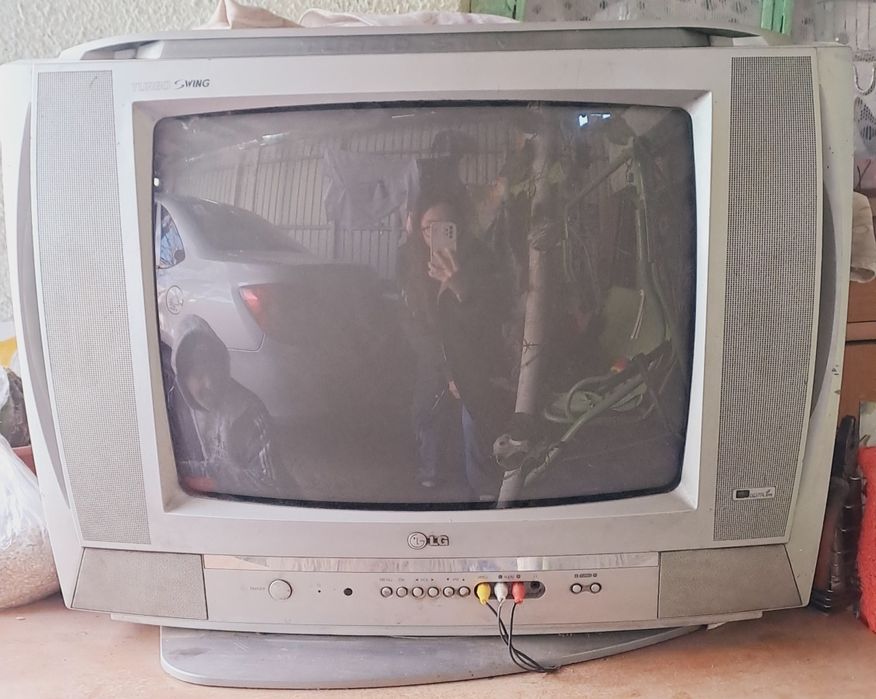 продаю телевизор