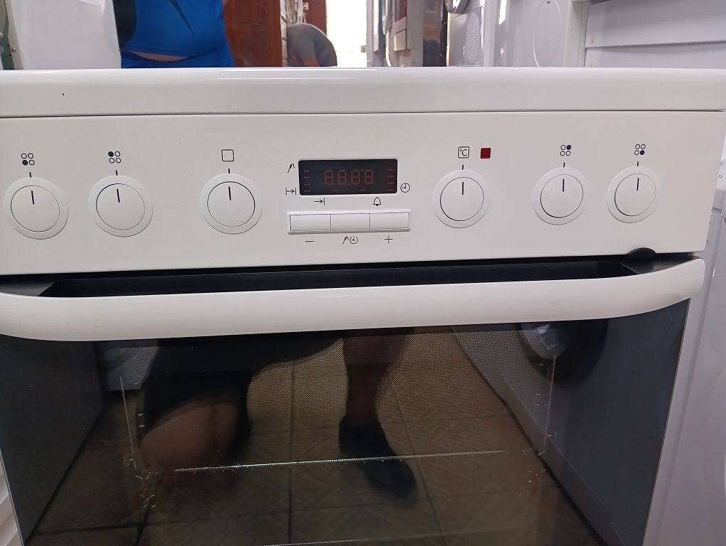 Свободно стояща печка с керамичен плот VOSS Electrolux 2годиниГаранция