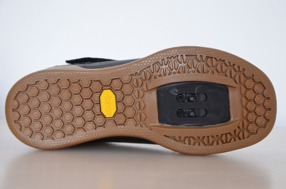 NOU! Pantofi ciclism clipless enduro / DH GIRO Chamber Mid