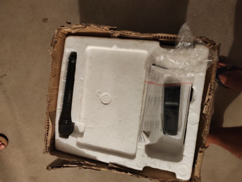 Vând boxa Akai SSO23A-X10