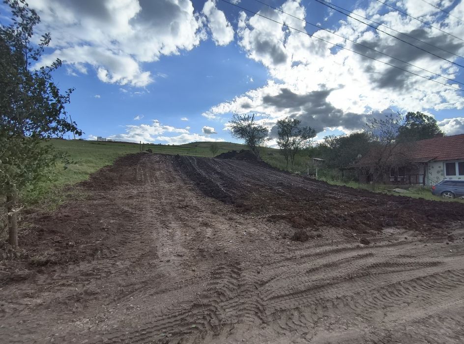 Vând teren intravilan