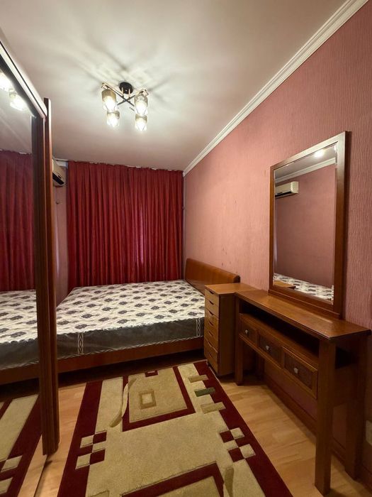 Продаётся 3-х комнатная 75 м2  Паркентский рынок