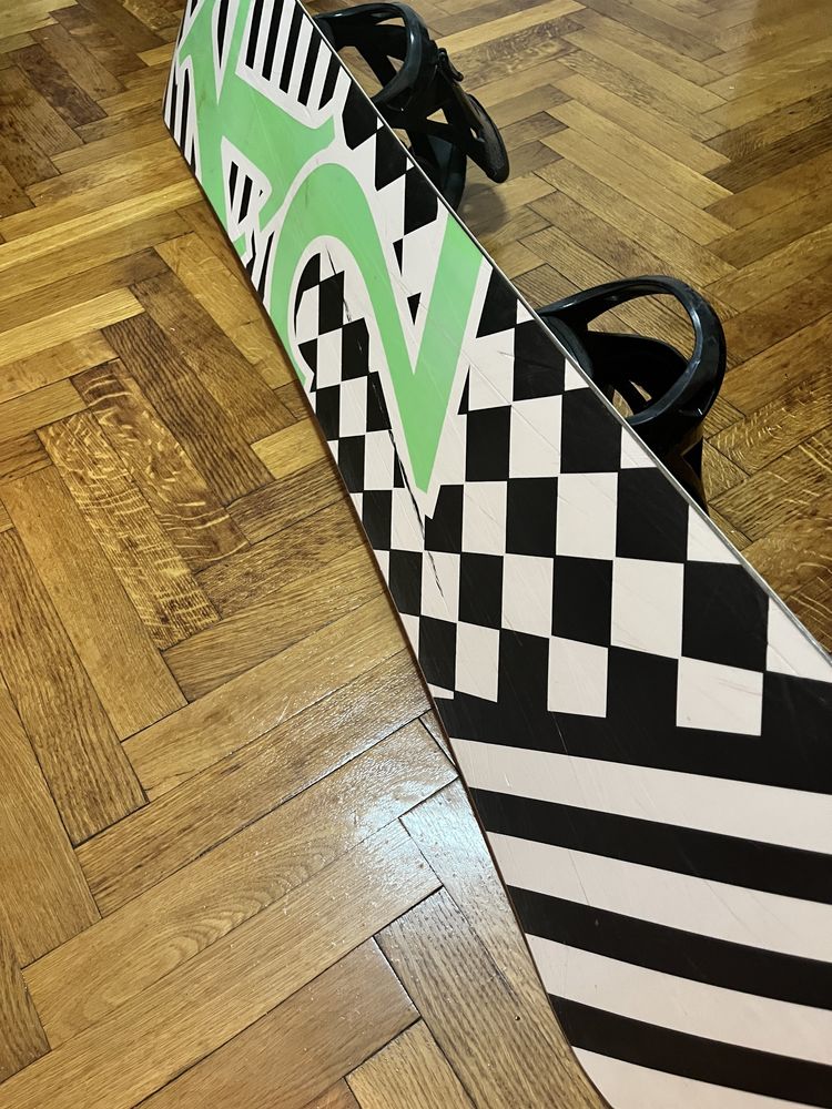 Snowboard K2 152cm + legaturi Santa Cruz