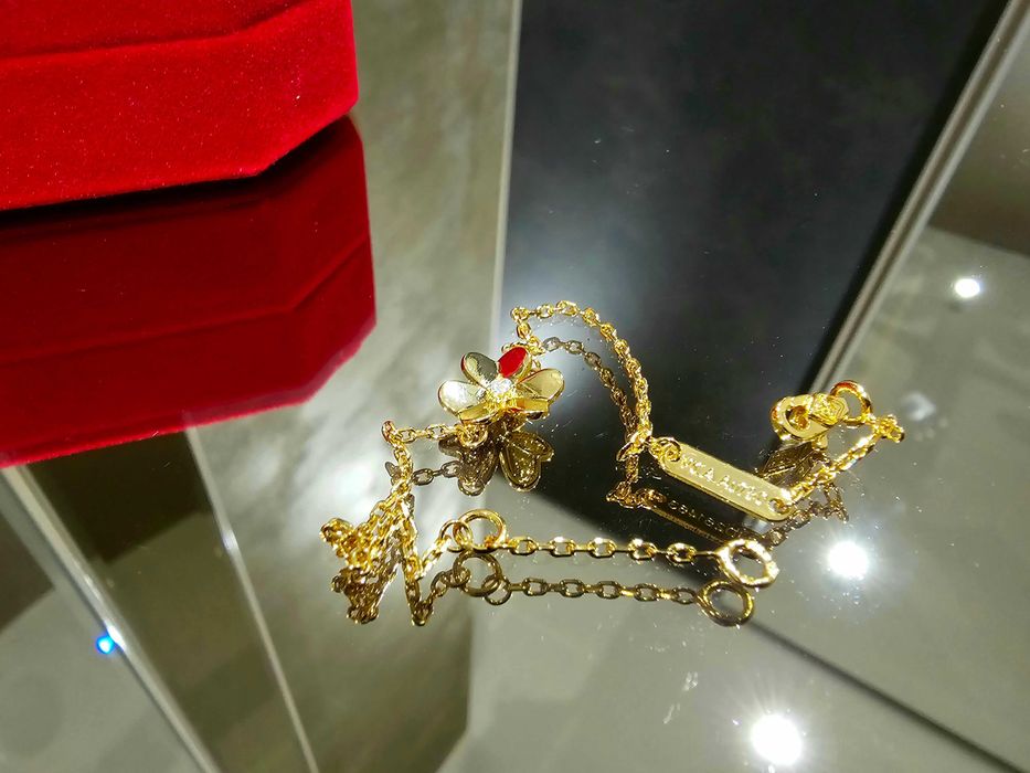 Van Cleef & Arpels VCA Gold Mini Frivole Diamond Clover Дамска Гривна