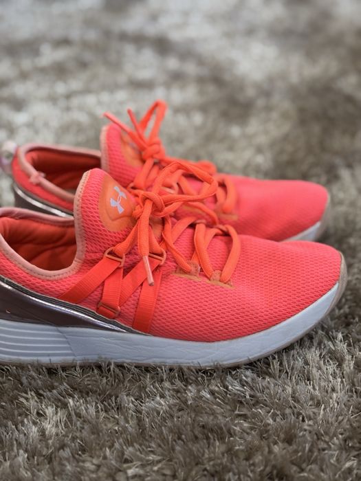 Спортни маратонки under armour