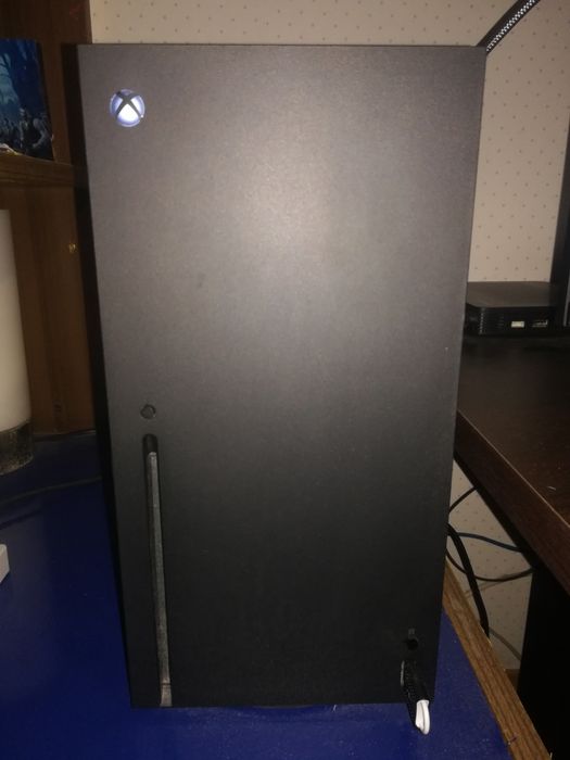 Продавам Xbox Series X