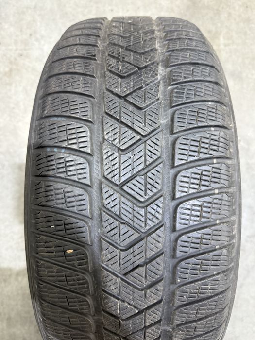 O anvelopa iarna 255 / 55 R 18 RFT  Pirelli