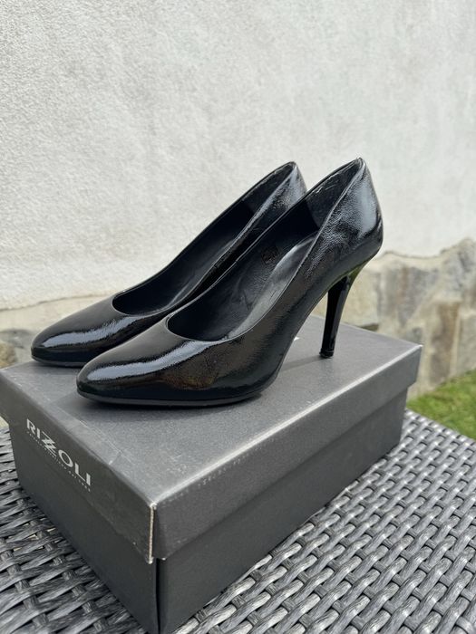 Pantofi cu toc negru