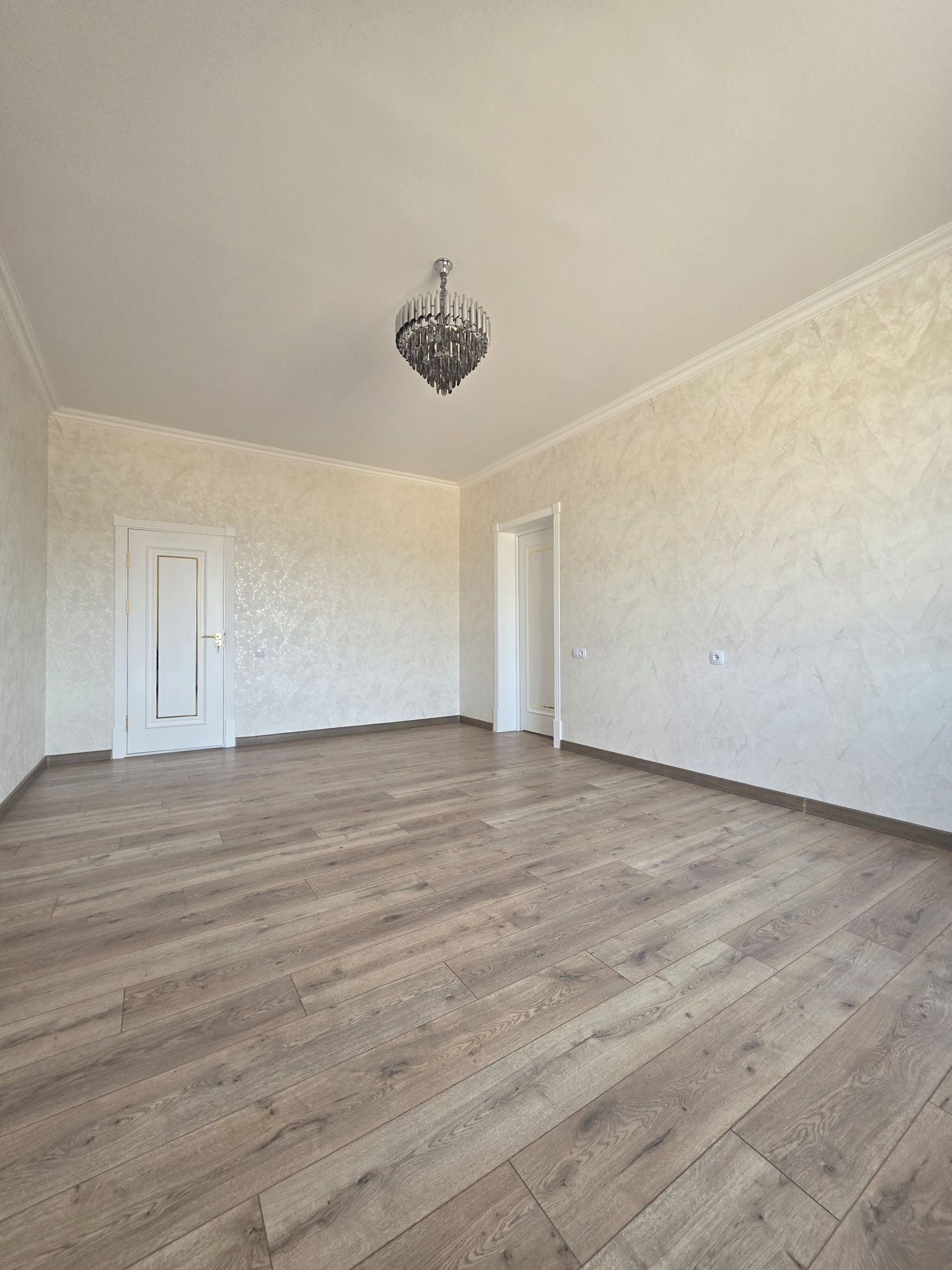 Срочно продаётся новый коттедж в Кибрае 5 комнат 2,5 соток.