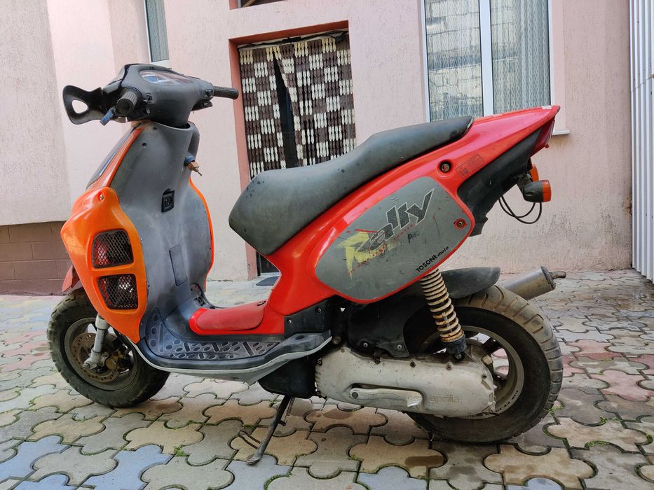 Scuter Aprilia in 2 timpi