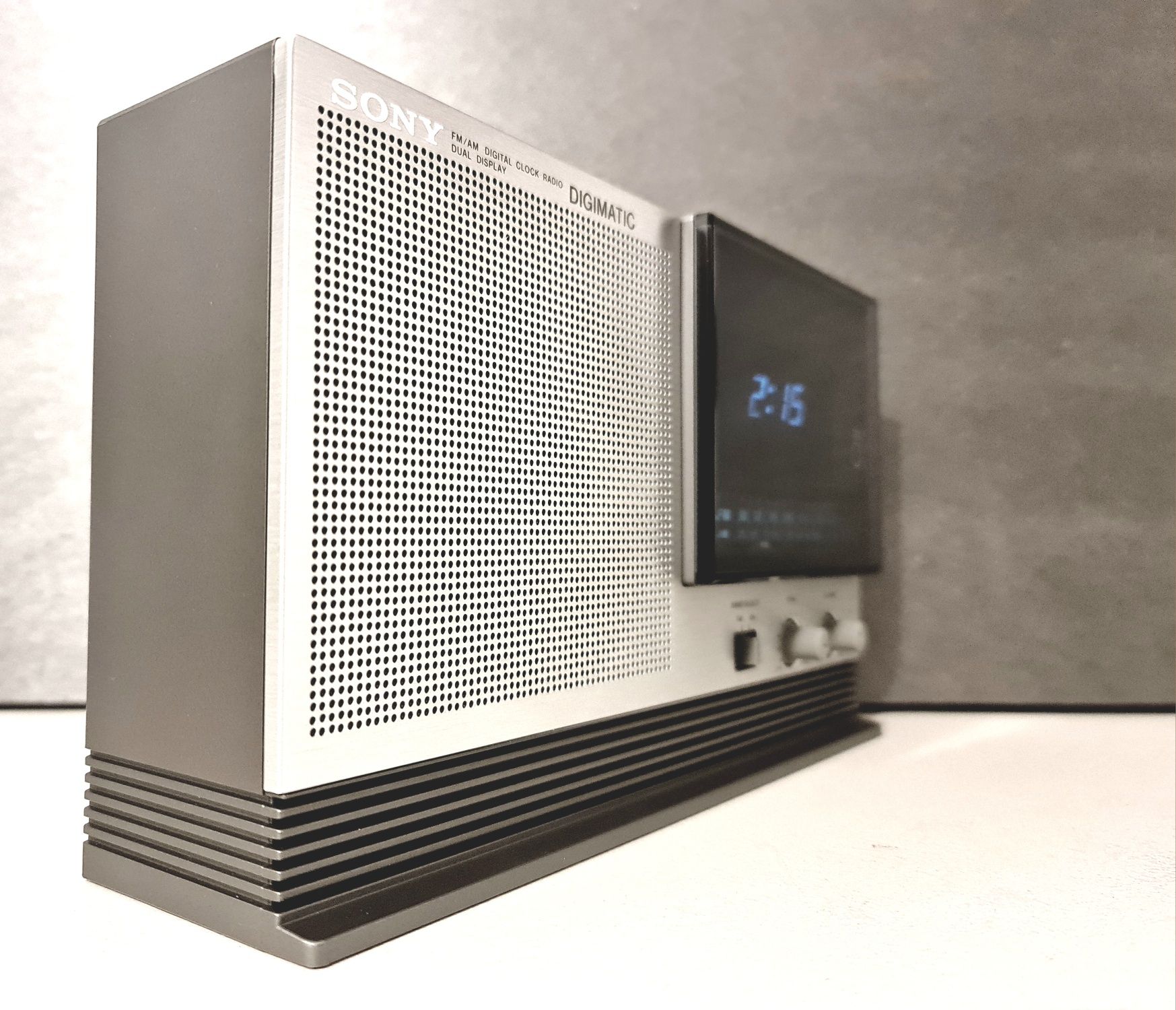 Sony icf c 22 w .