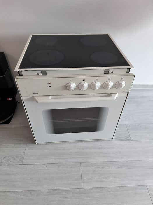 De vanzare cuptor Electric!