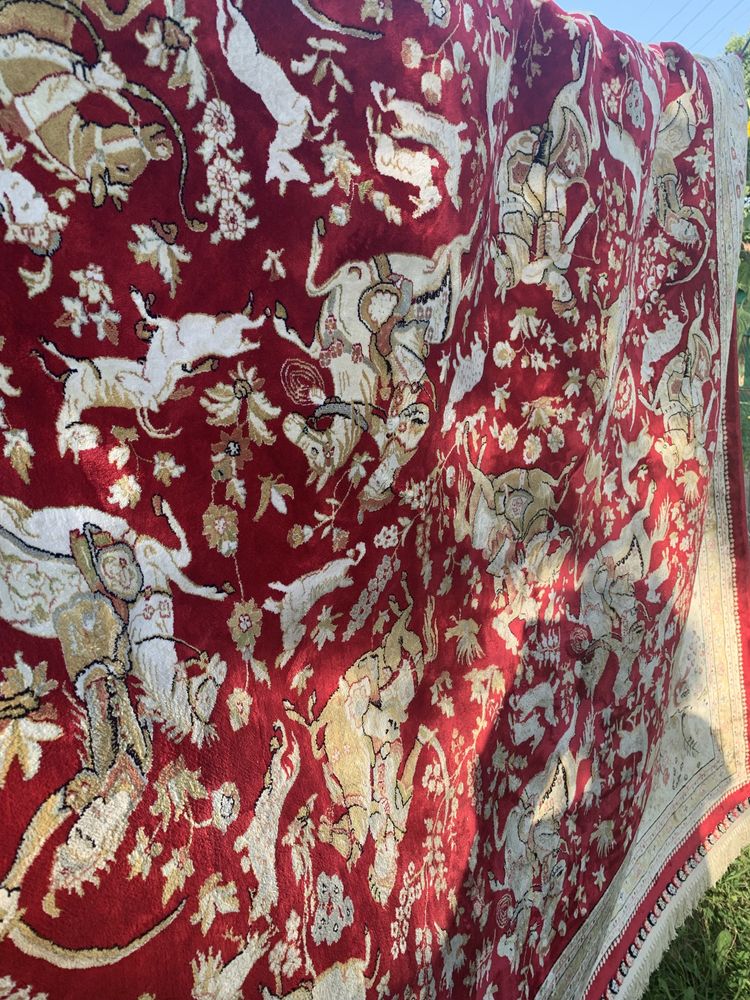 Персийски копринен килим с ловни сцени Qum