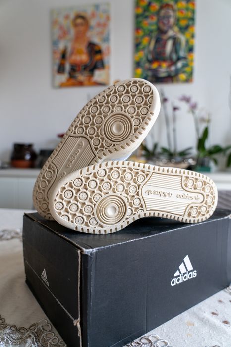 Обувки Adidas 37