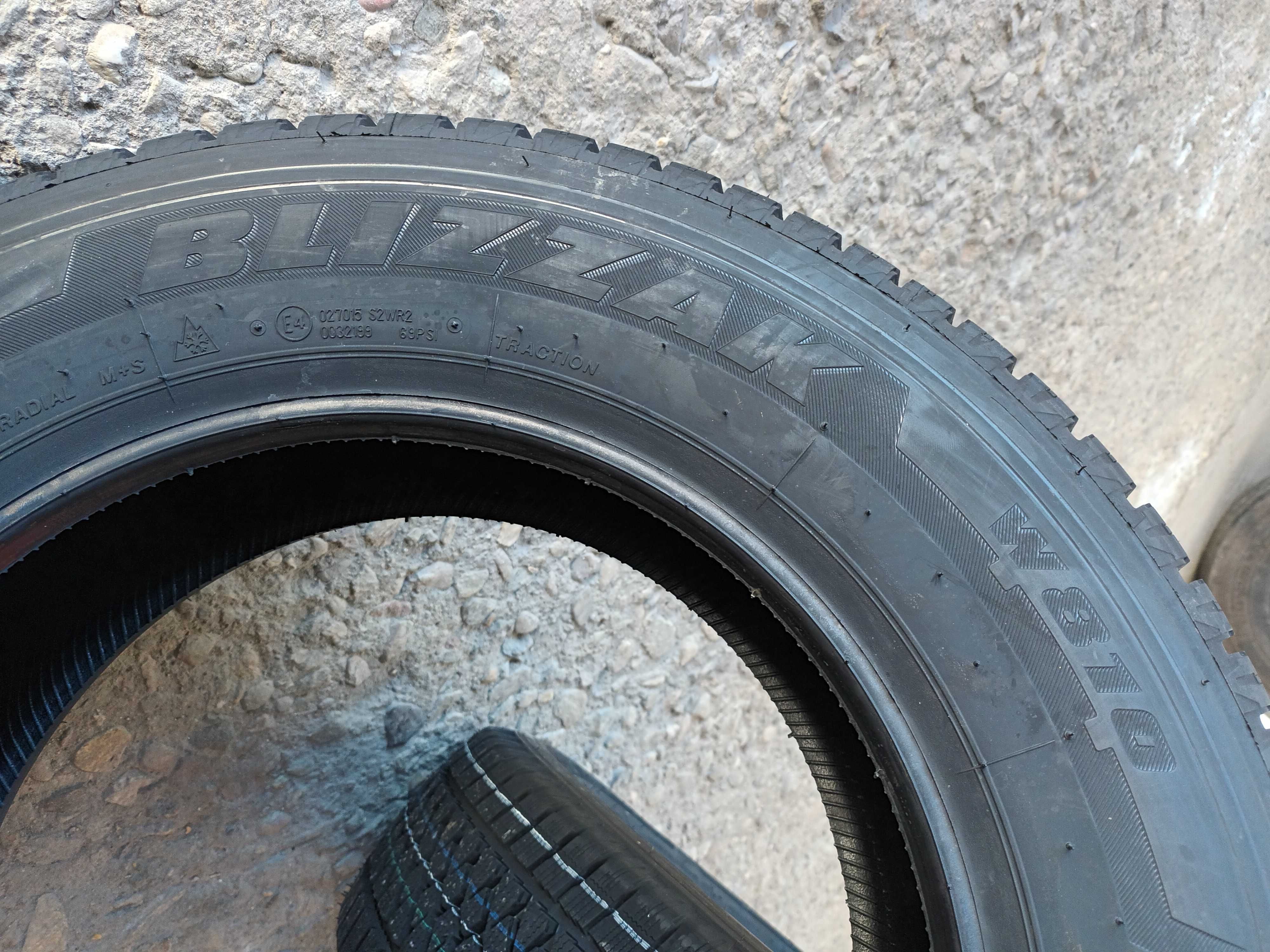 2 Нови бусови зимни гуми 215/65 R16C Bridgestone Blizzak W810 109/107T