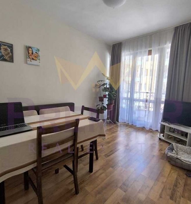 Дава се под наем Тристаен апартамент в Варна, Бизнес хотел - 80 кв.м за 510 € - Снимка #1