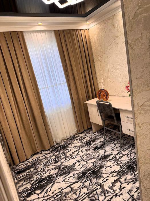 Chilonzor 9 kv  , hamma sharoiti bor , faqat Qizlar va ayollar qoyilad