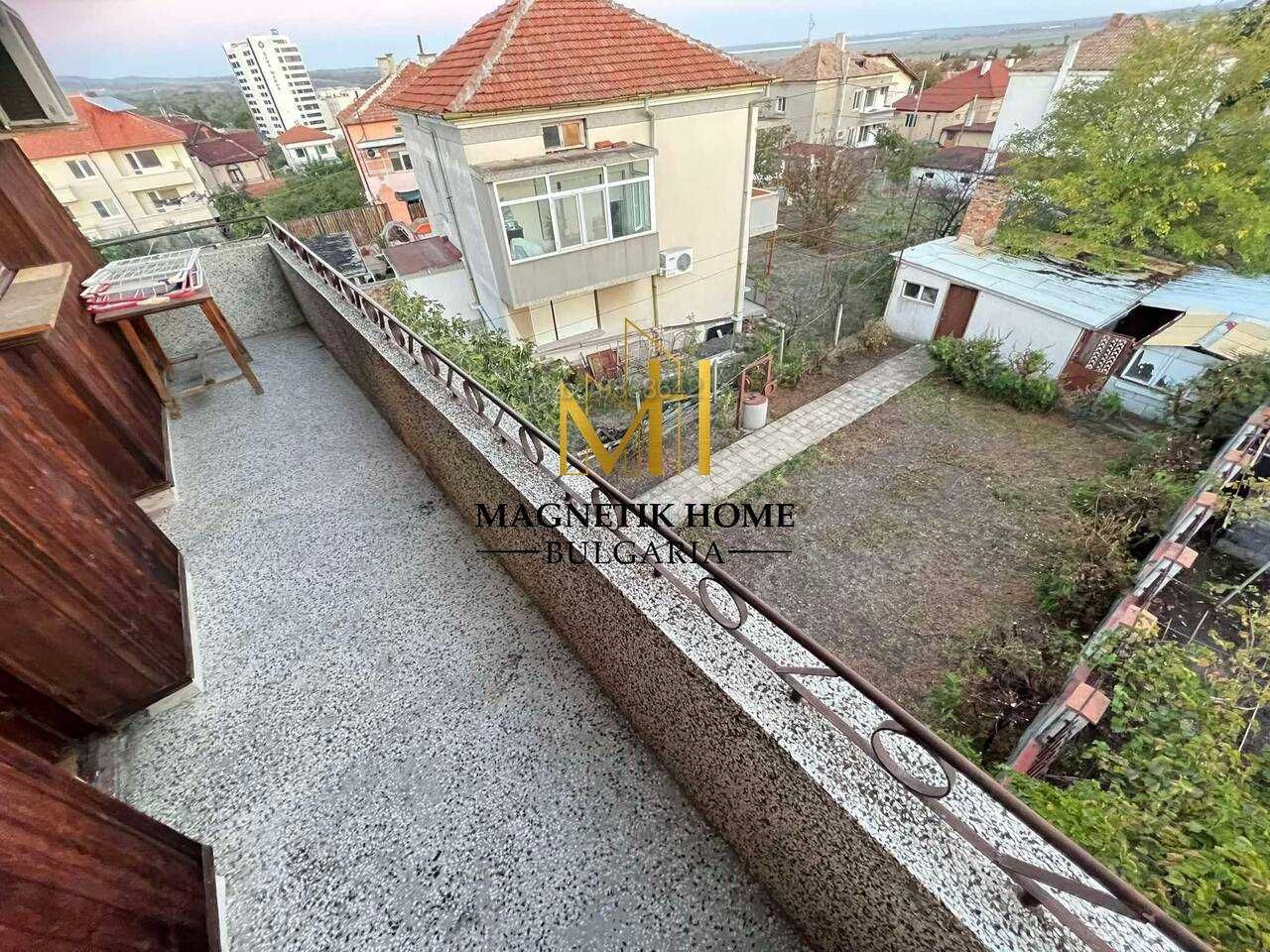 Дава се под наем Къща в Бургас, Ветрен - 300 кв.м за 765 € - Снимка #1