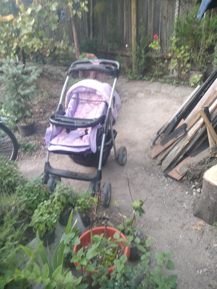 BABY CARE-căruț nou născuți și scaun cu masă Lorelli pentru copiii
