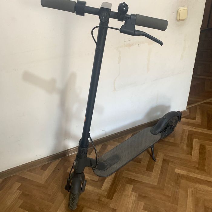 Mi Electric Scooter Essential
