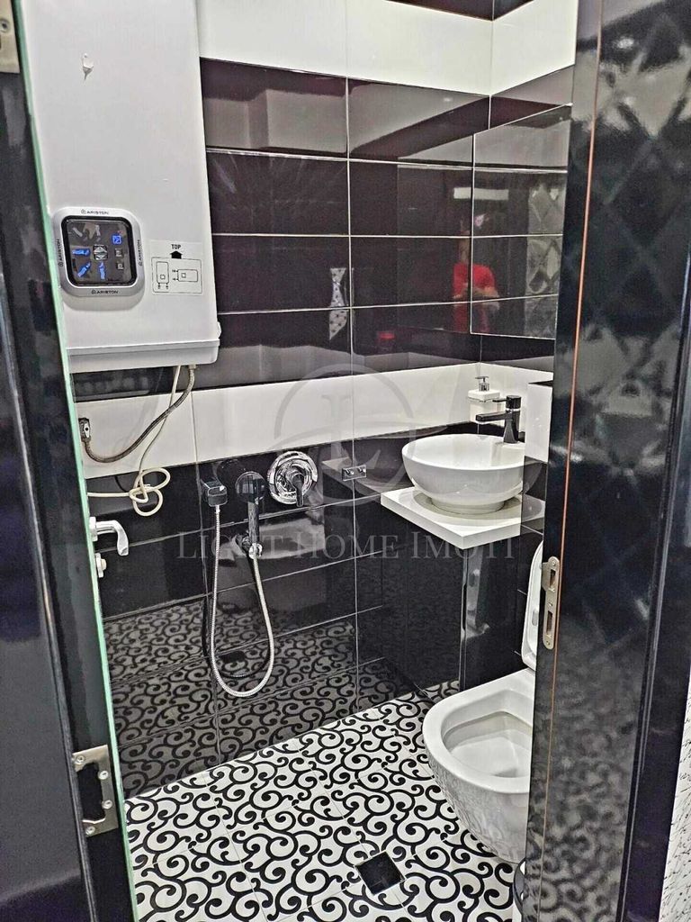 Продава се Тристаен апартамент в Пловдив, Кючук Париж - 100 кв.м за 2250 €/кв.м - Снимка #6