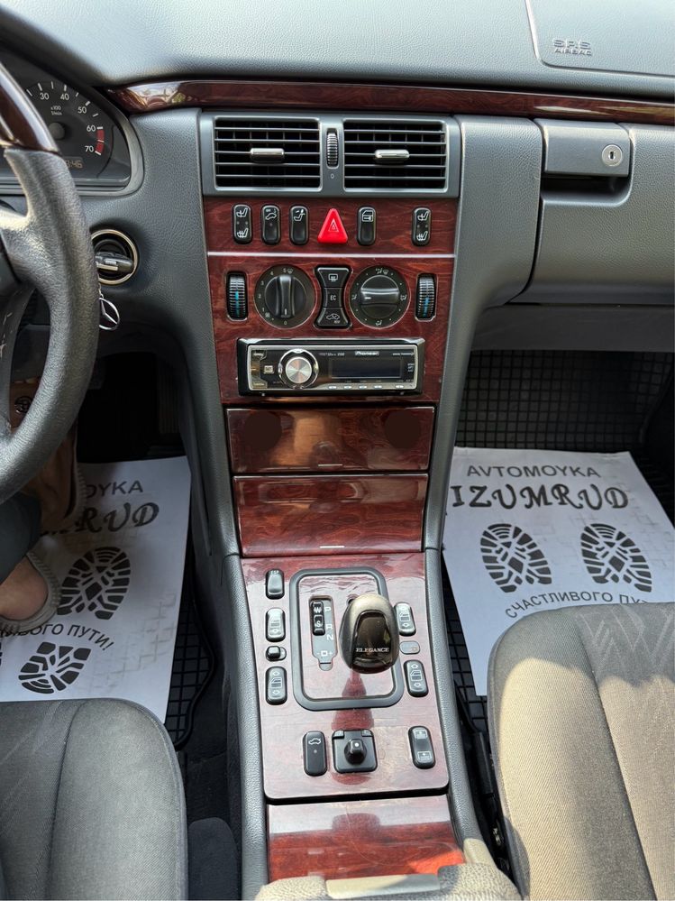 Mercedes - Benz W210