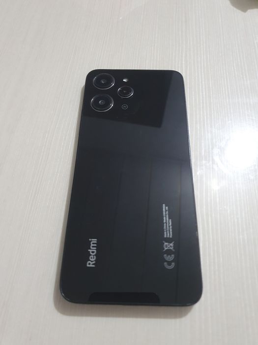 Redmi 12 Oynasi kichkina dars ketgan joyi bor