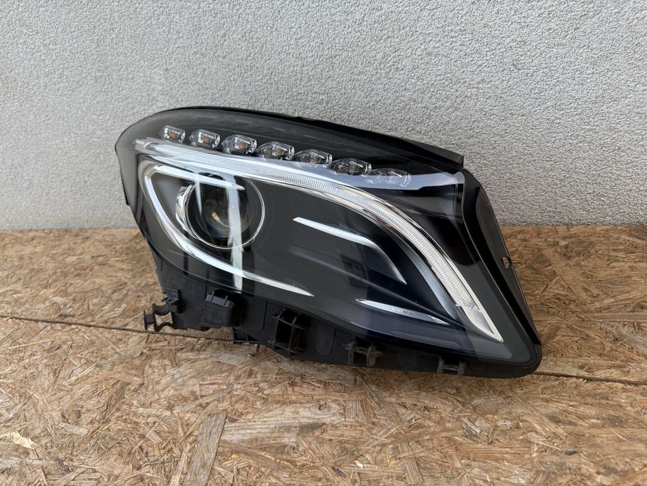 Far dreapta Mercedes GLA W156 Bi Xenon + LED Original Europa