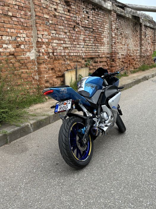 yamaha yzf r125 .