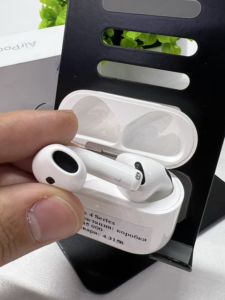 AirPods 4 Series