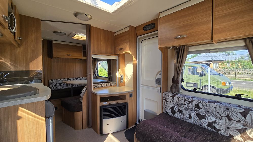 Rulota Swift Sprite 2012, 2zone (4locuri) CabinaDus, BoilerGaz,Baterie