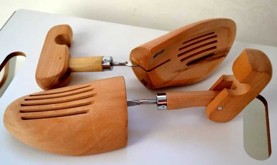 Sanuri sutinatori model forma pantofi din lemn de cedru cu filet