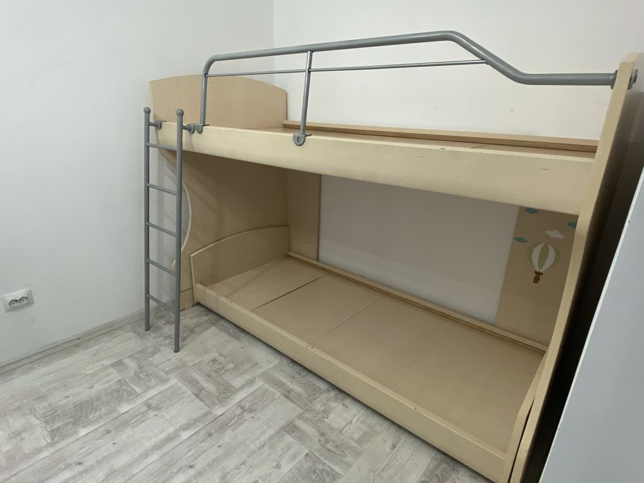 Pat suspendat pentru cameră copii