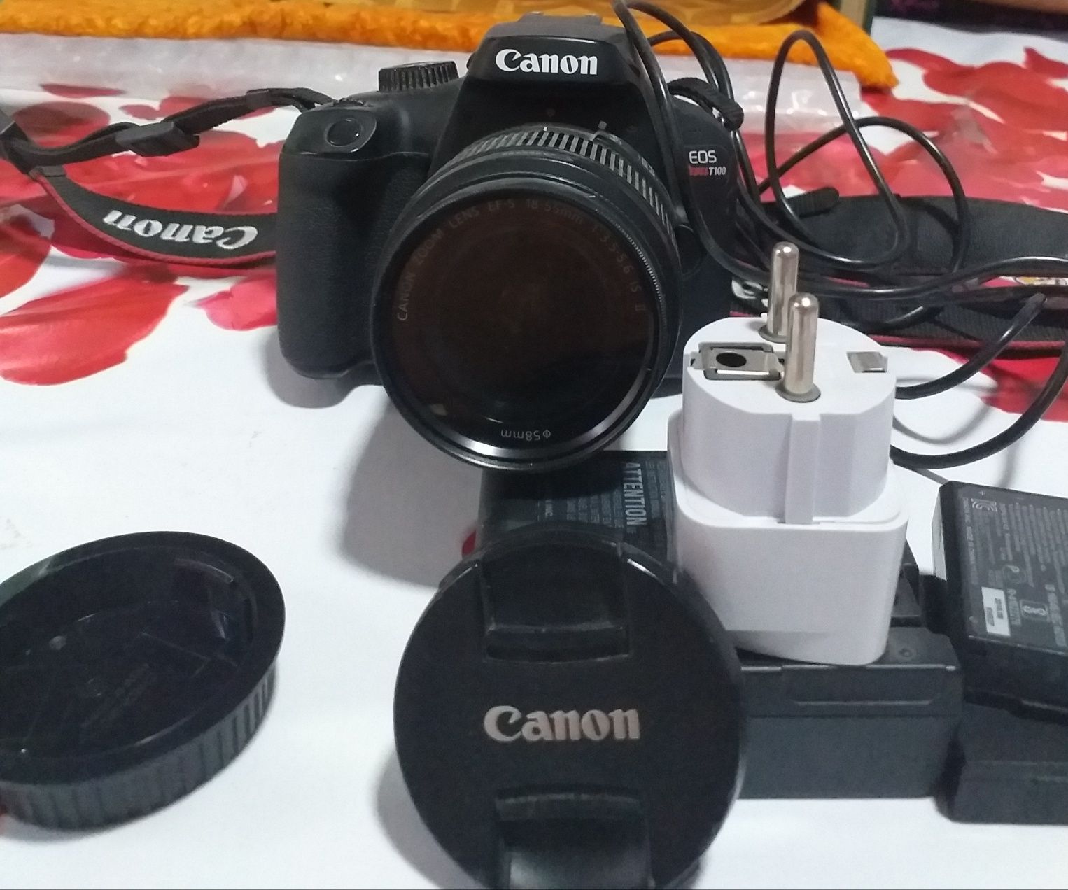 Canon EOSRebel T100.
