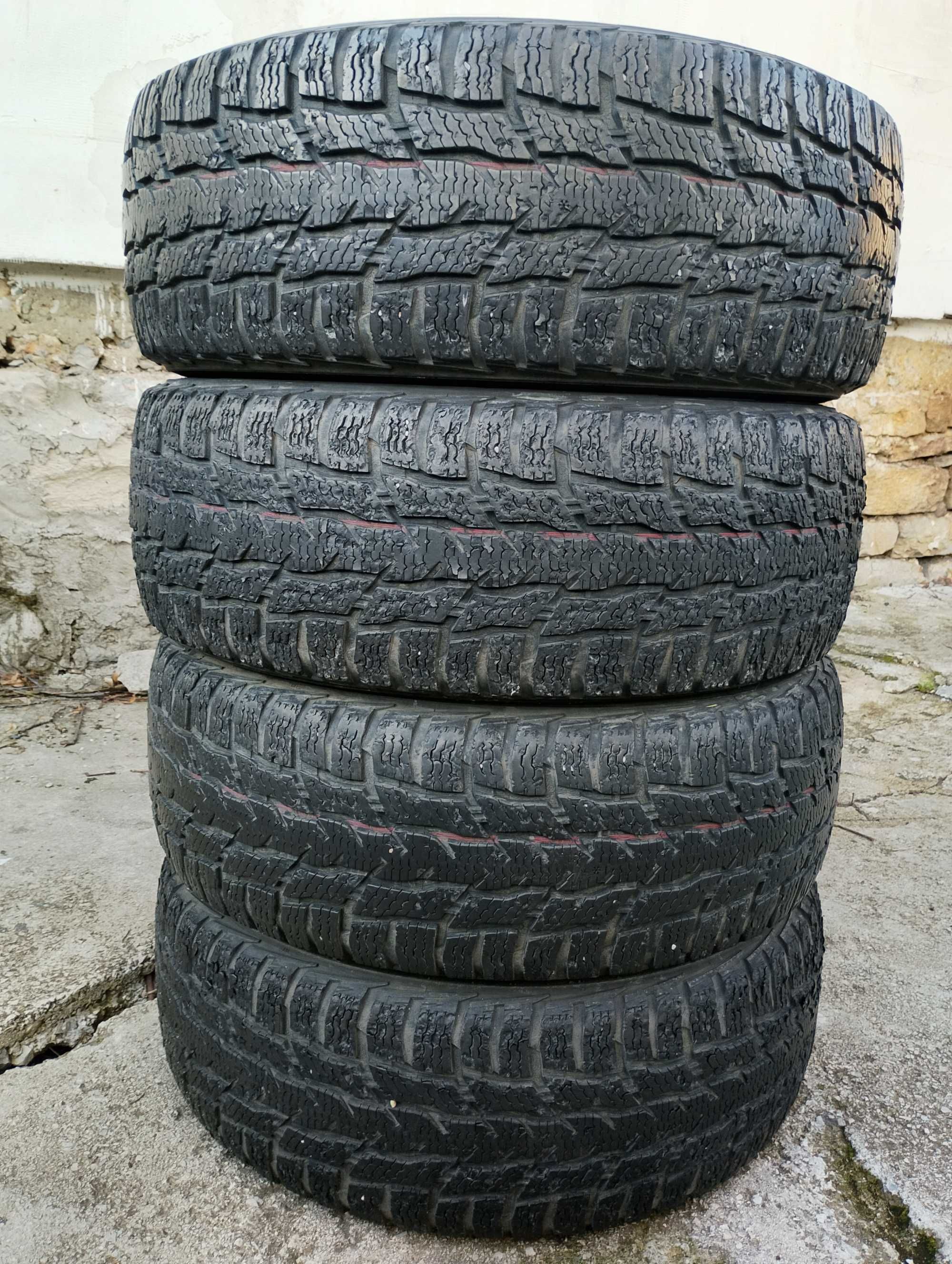 235/65/16 C 4бр.Nokian Зимни гуми Бусови