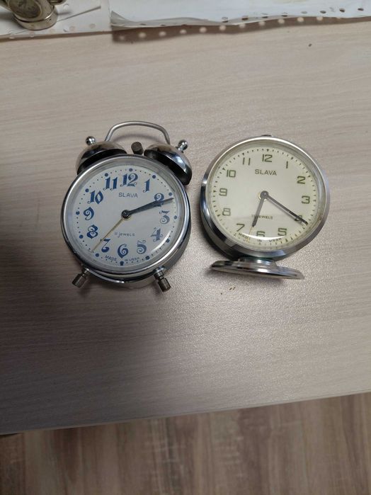 Запазени часовници будилници в добро състояние работещи