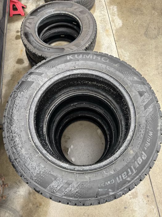 4 anvelope iarna Kumho Winter Portran cw51 215/65r16c